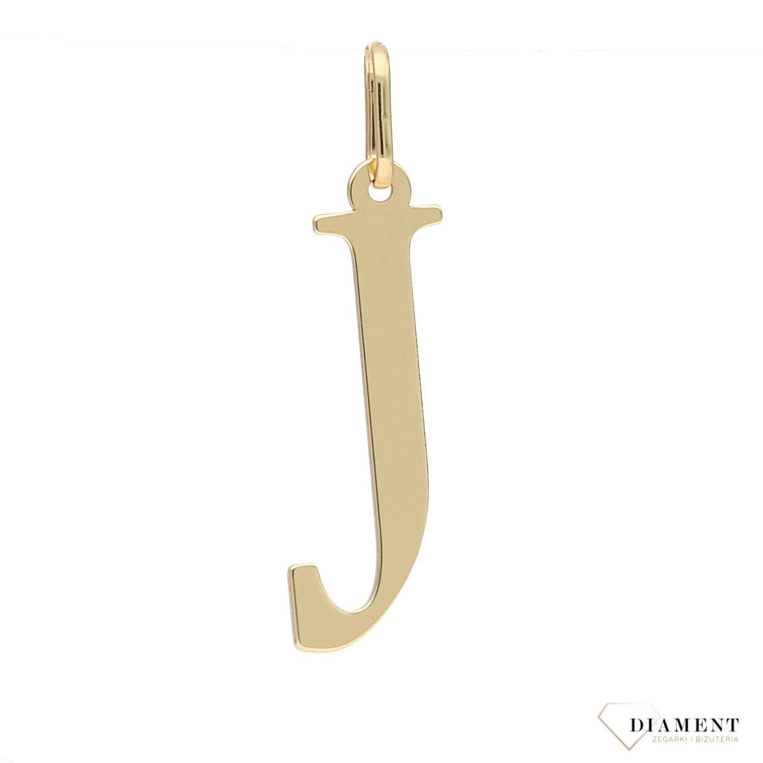 Zawieszka w kształcie litery to ostatnio jeden z najmodniejszych dodatków do stylizacji.jpg